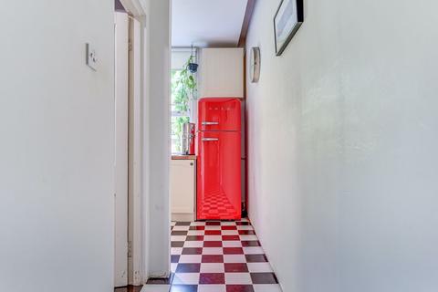Flat B, 61 Cricketfield Road, London, E5 8NR
