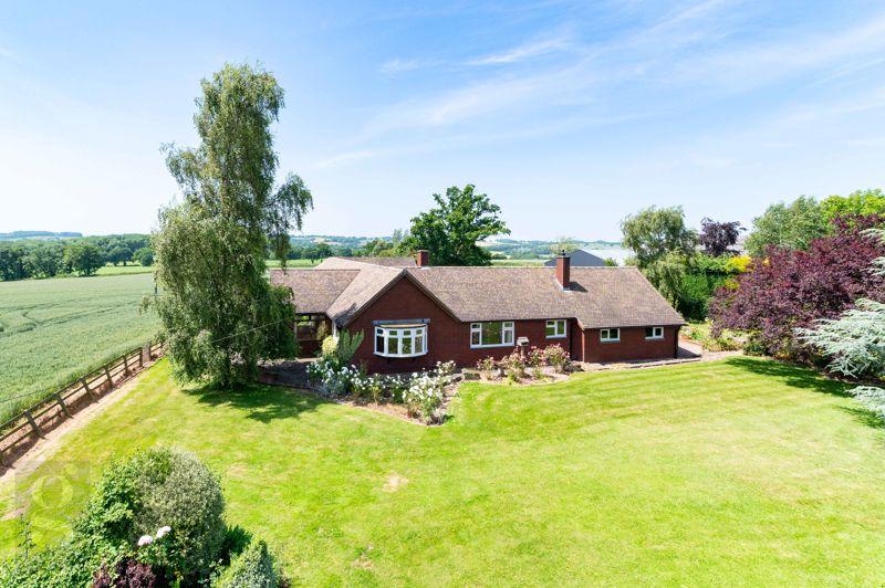 Edwyn Ralph, Bromyard, HR7 4NF 4 bed bungalow £1,750 pcm (£404 pw)