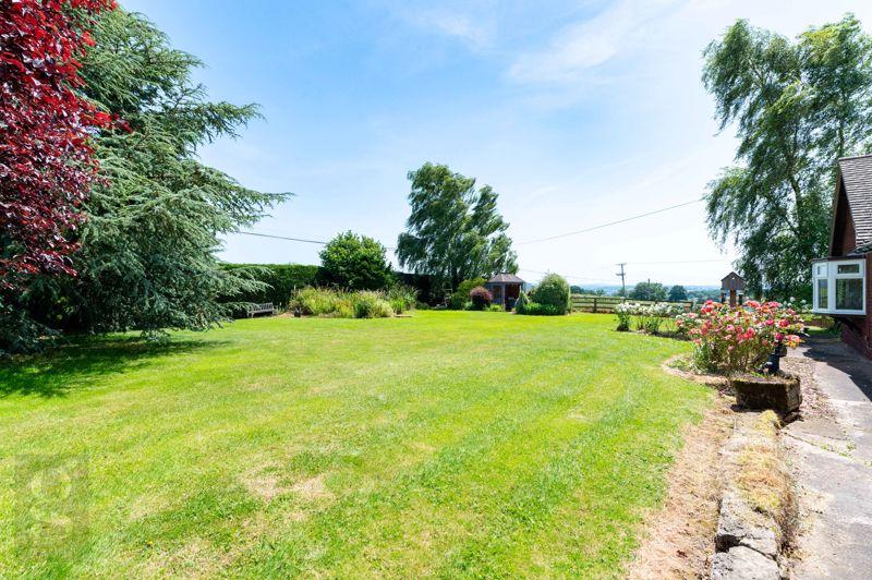 Edwyn Ralph, Bromyard, HR7 4NF 4 bed bungalow £1,750 pcm (£404 pw)