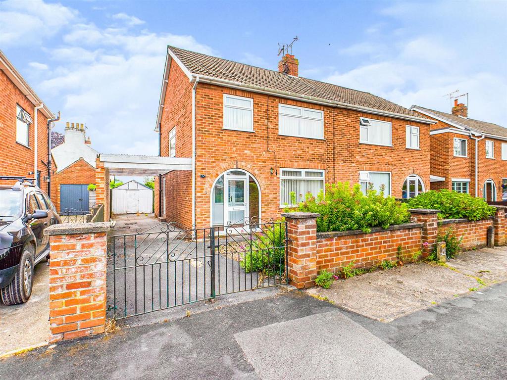 The Mount, Driffield 3 bed semidetached house £190,000