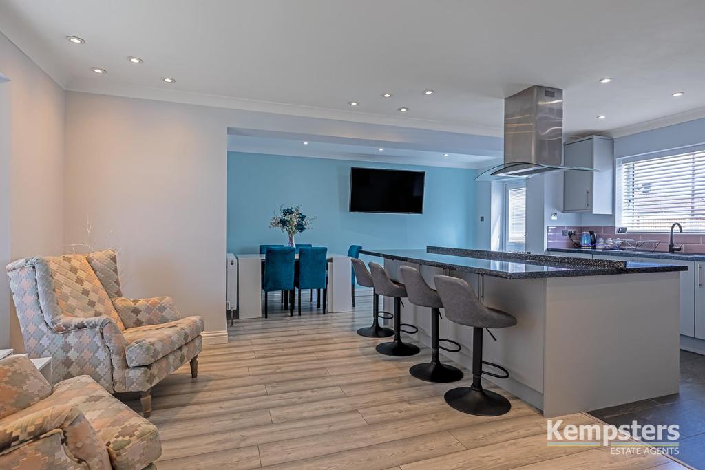 Kitchen 1.jpg