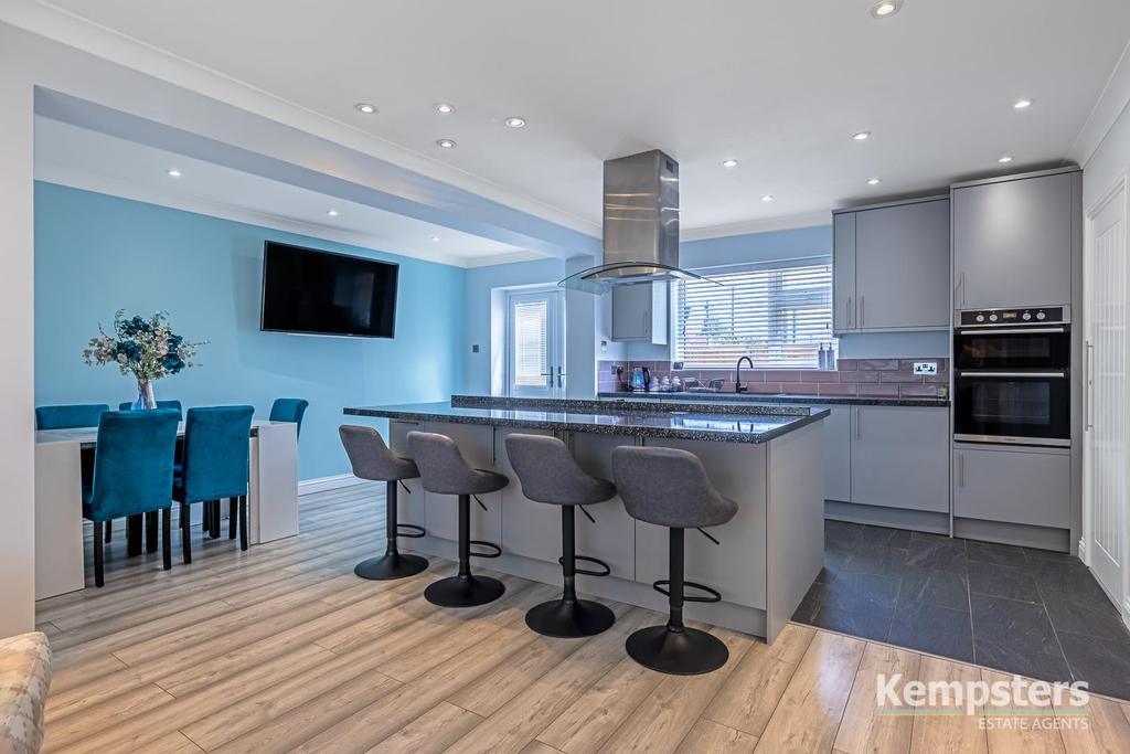 Kitchen 3.jpg