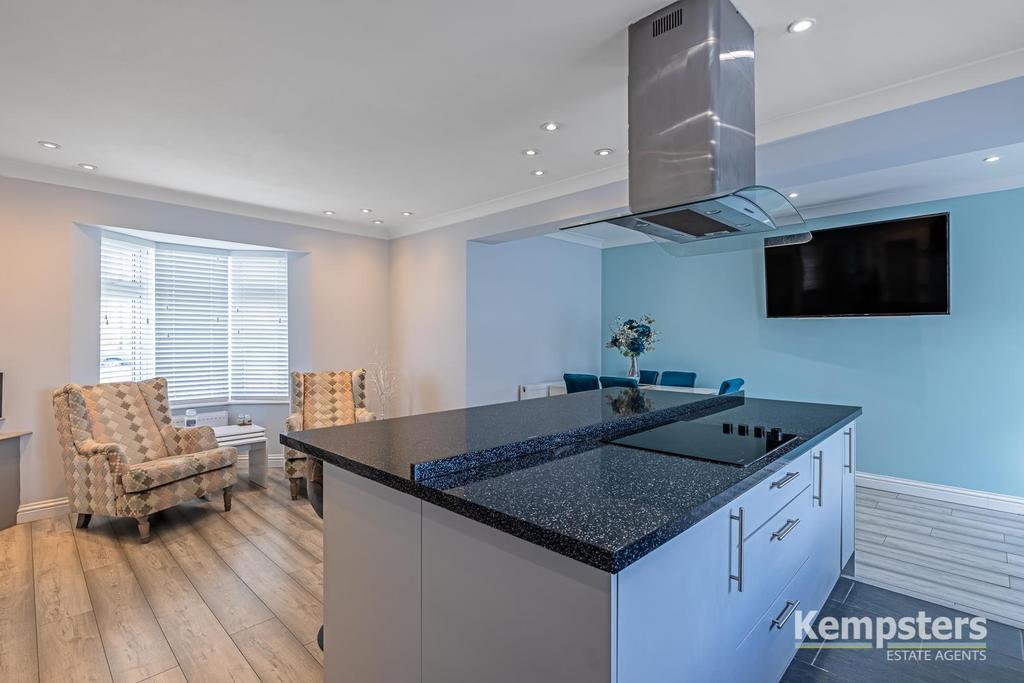 Kitchen 5.jpg