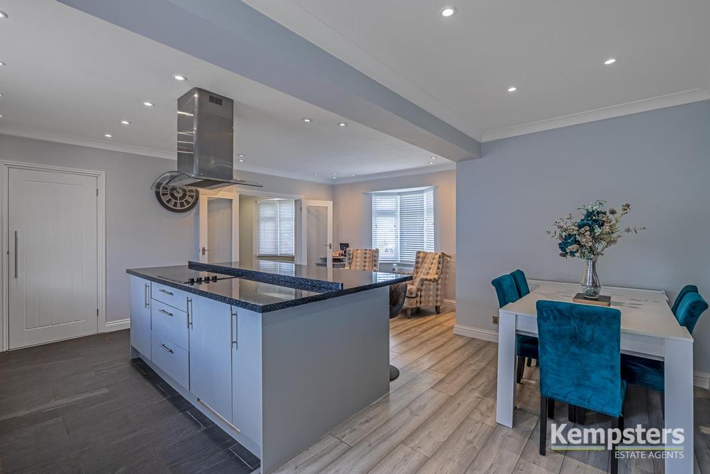 Kitchen 6.jpg