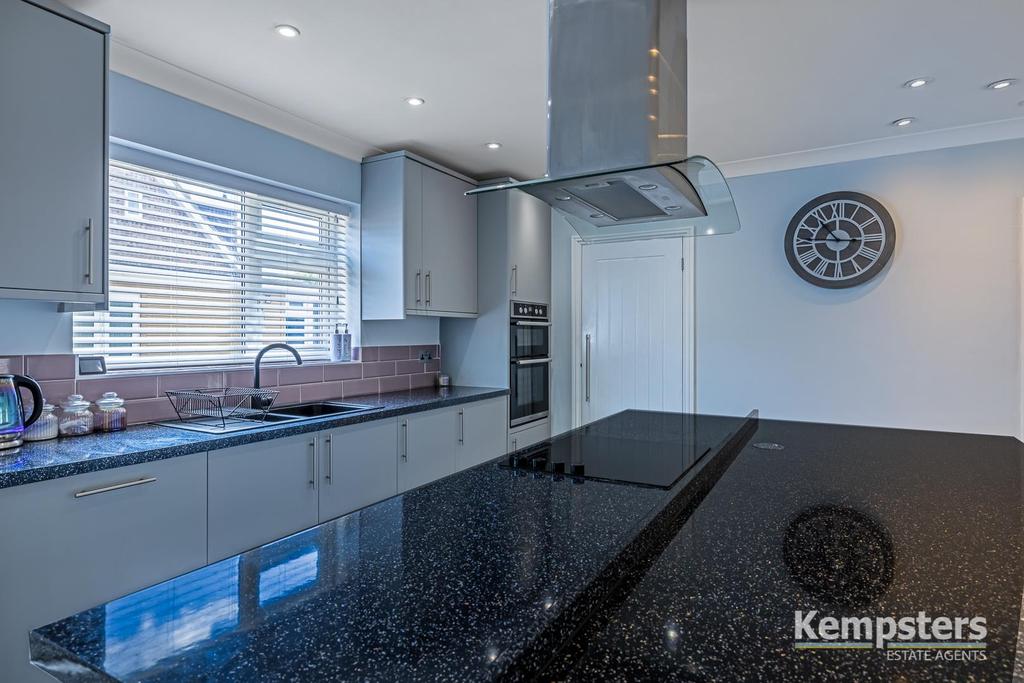 Kitchen 7.jpg