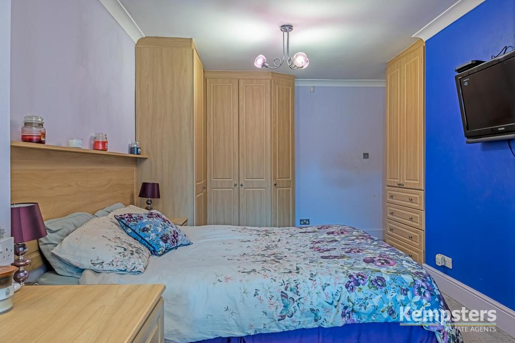 Bedroom 1 4th.jpg