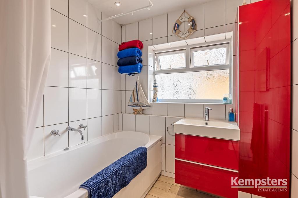 Bathroom 2nd.jpg