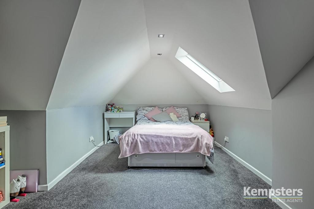 Loft Room 1.jpg