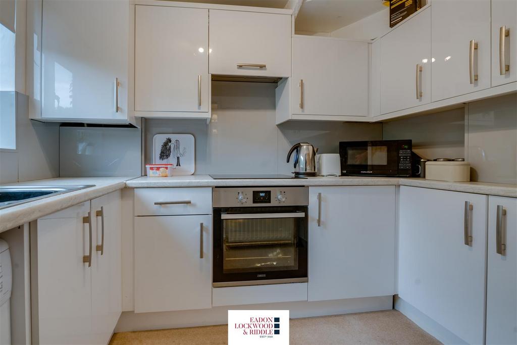 Kitchen 2.jpg