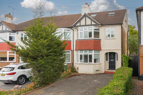 11 Dirdene Gardens, Epsom, KT17 4AT