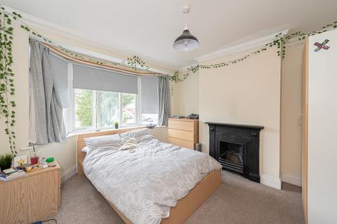 11 Dirdene Gardens, Epsom, KT17 4AT