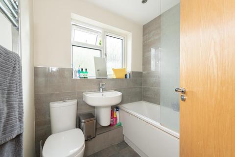 11 Dirdene Gardens, Epsom, KT17 4AT