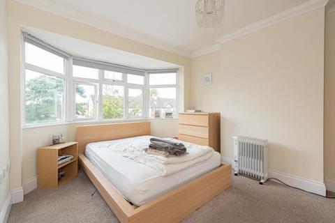 11 Dirdene Gardens, Epsom, KT17 4AT