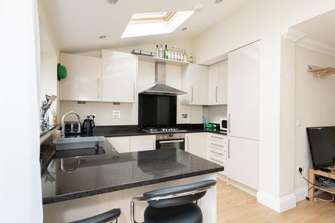 11 Dirdene Gardens, Epsom, KT17 4AT