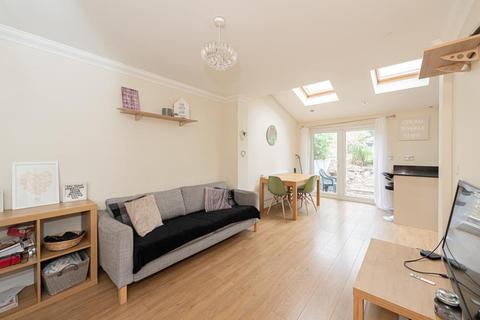 11 Dirdene Gardens, Epsom, KT17 4AT