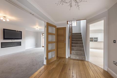 4 bedroom detached house for sale - Derwent Road, Harpenden