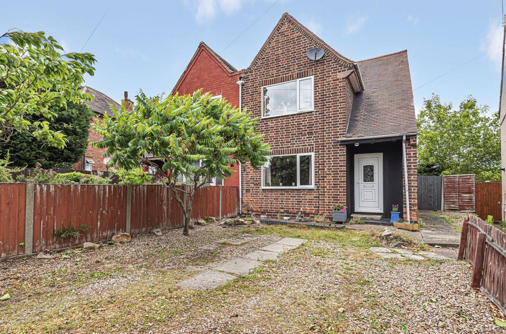 Clifford Avenue, Beeston, NG9 3 bed semidetached house £250,000