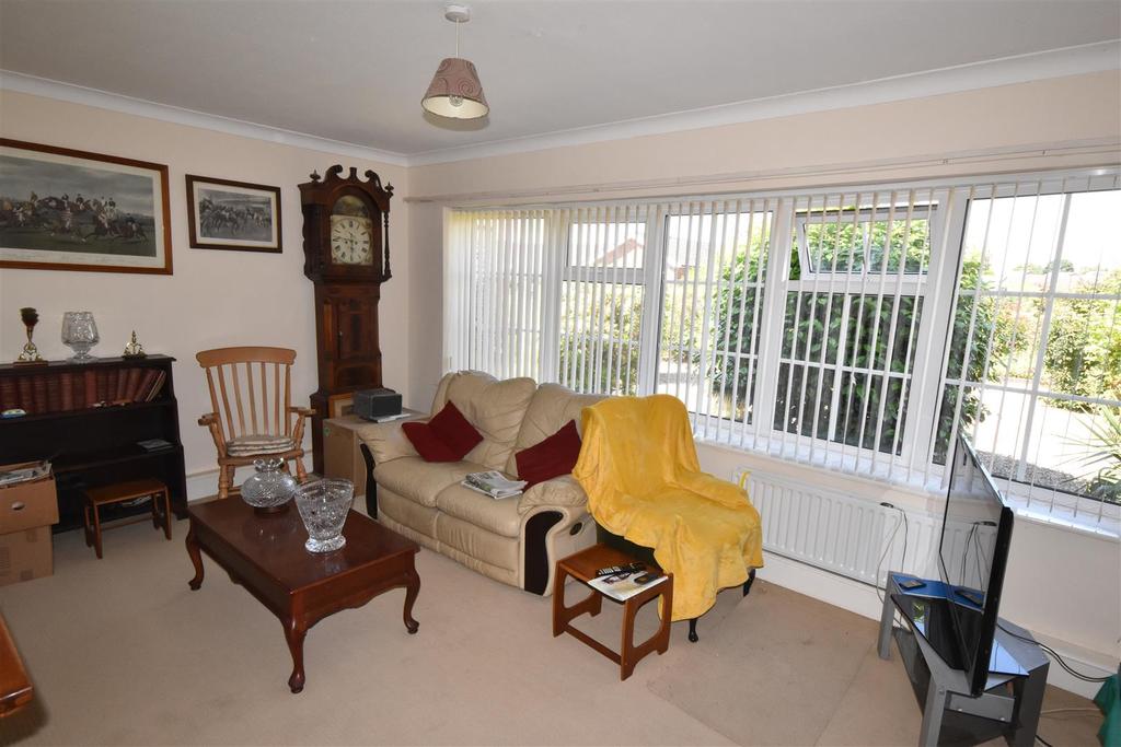 The Lawns, Collingham, Newark 3 bed detached bungalow for sale £350,000