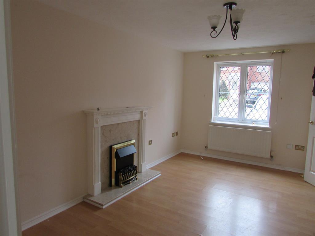 Water Mill Crescent, Sutton Coldfield, B76 2QN 2 bed terraced house £850 pcm (£196 pw)