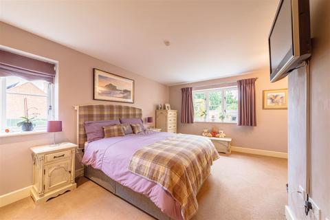 4 Wootton Forge, Gretton, Corby, NN17 3EY