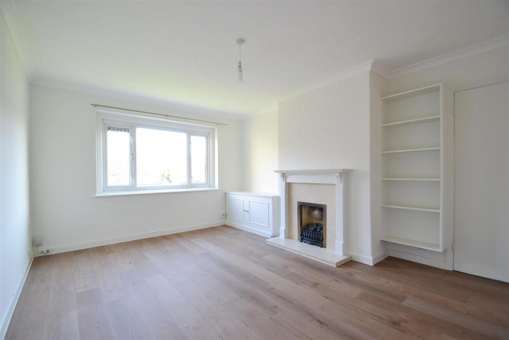 White Hart Lane, Barnes, SW13 2 bed flat £1,650 pcm (£381 pw)