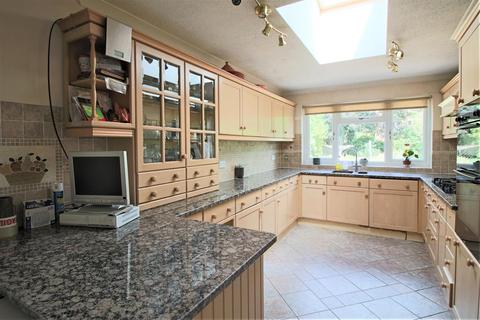 4 bedroom semi-detached house for sale - Liebenrood Road, Reading