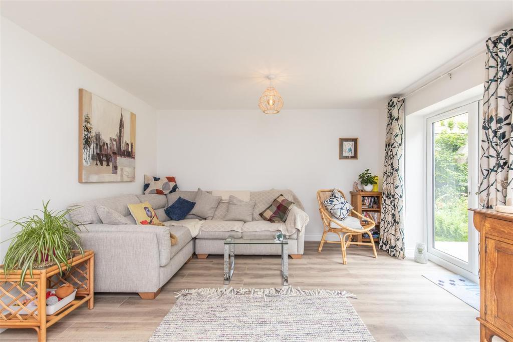 Chiddingly Road, Horam, Heathfield 3 bed semidetached house £500,000