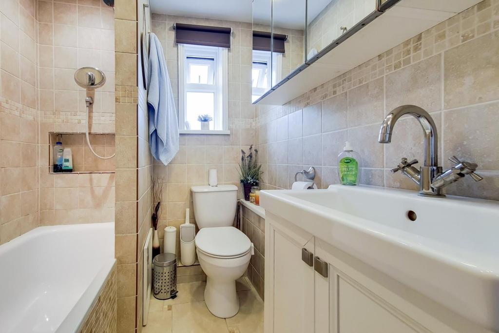 14 Bathroom 2-0.jpg