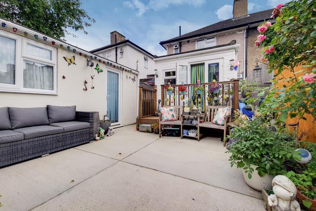 8 Patio-0.jpg