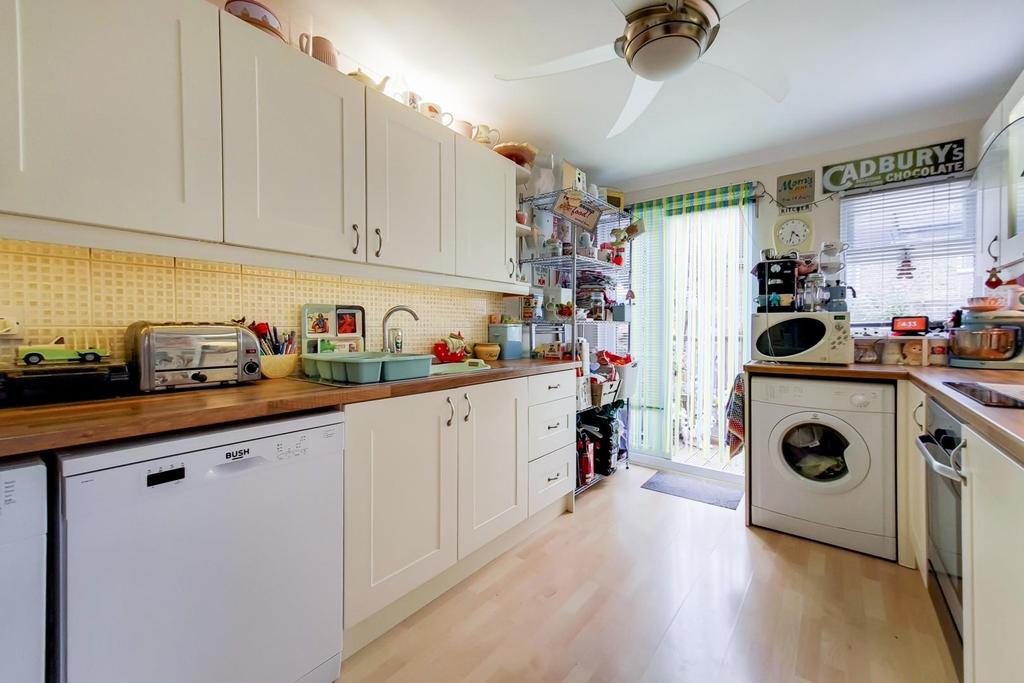 5 Kitchen-0.jpg