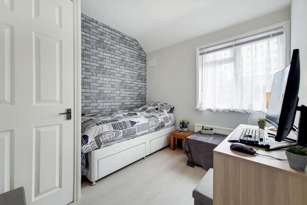 10 Bedroom 2-0.jpg