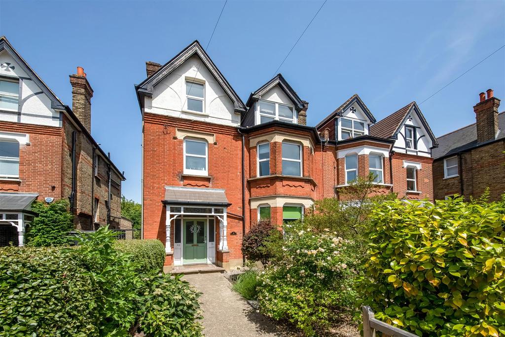 Oakhill Road, Beckenham 2 bed flat £450,000