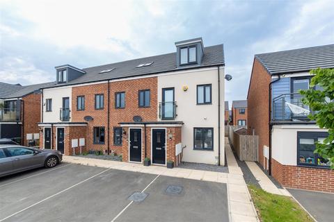 3 bedroom townhouse for sale - Roseden Way, Great Park, Newcastle Upon Tyne