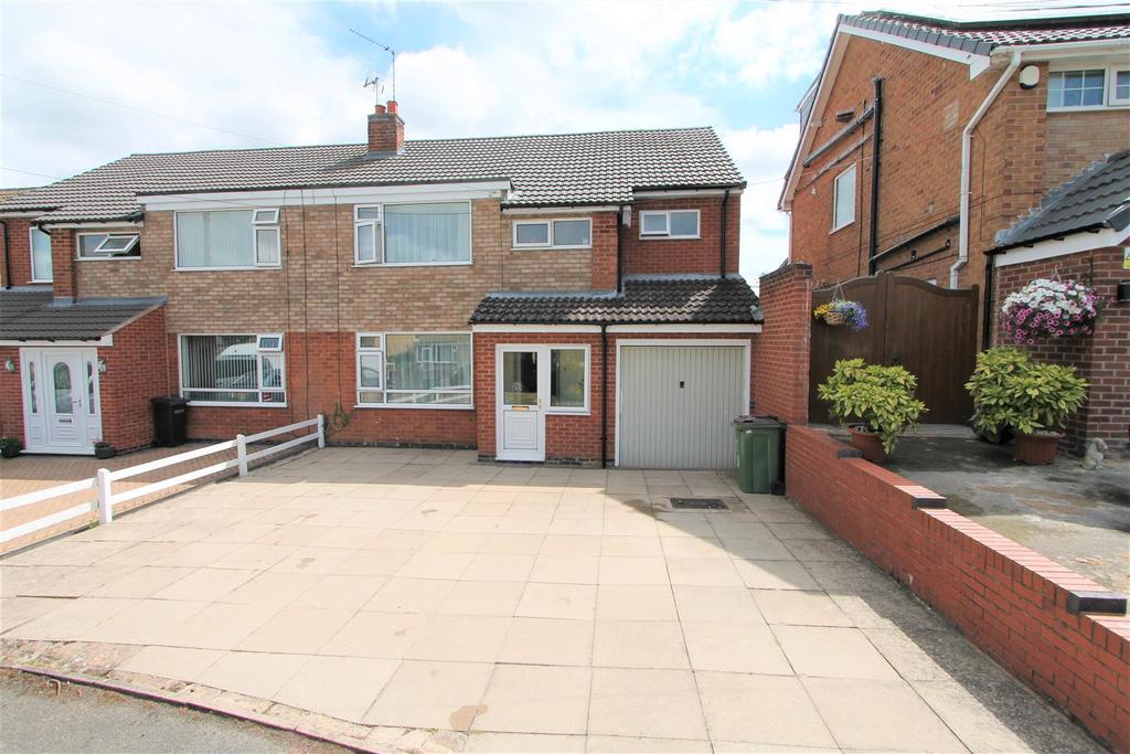 Turner Rise, Oadby, Leicester LE2 4 bed semidetached house £375,000