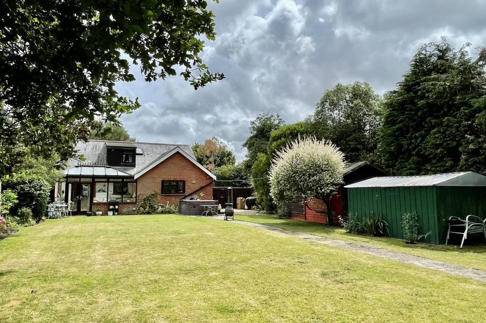Northfield Road, Ringwood, BH24 1LS 4 bed detached house £685,000