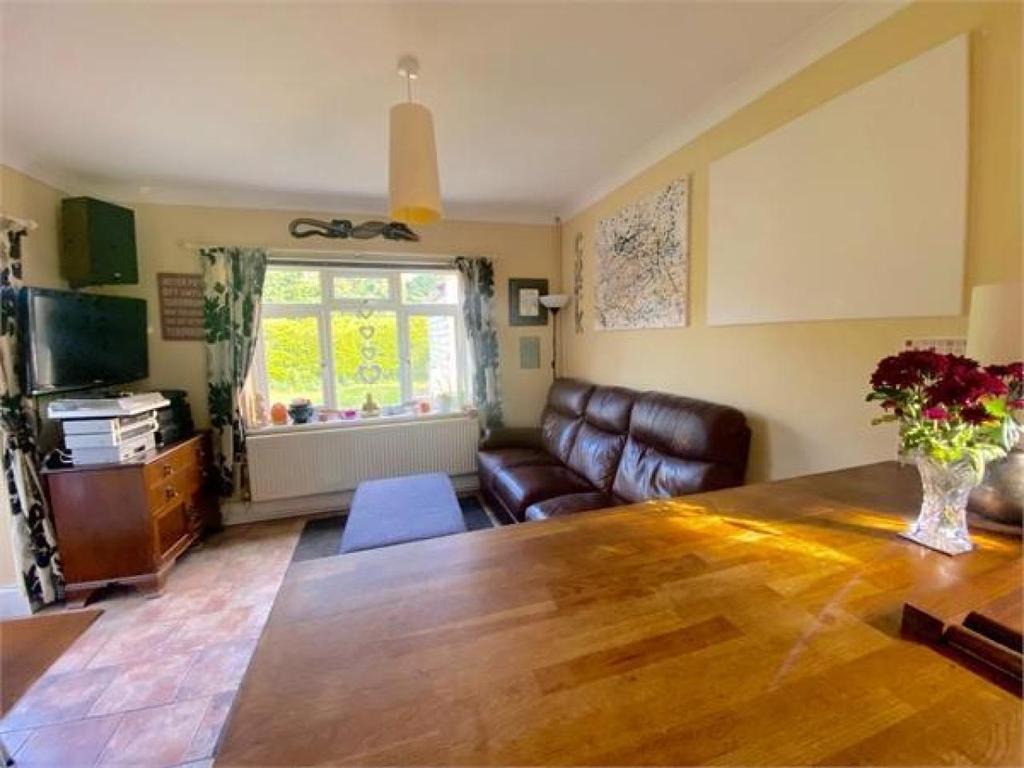 Victoria Road Colchester CO3 3NU 4 bed detached house £650,000