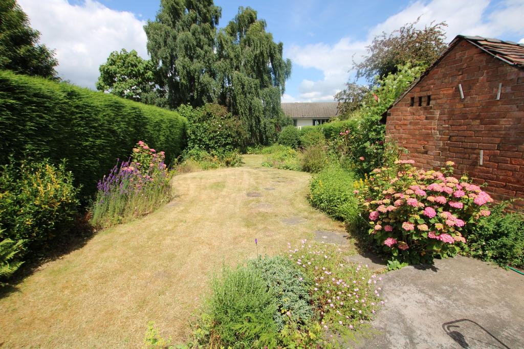 Main Street, Newton Solney, BurtononTrent, DE15 2 bed semidetached house for sale £275,000