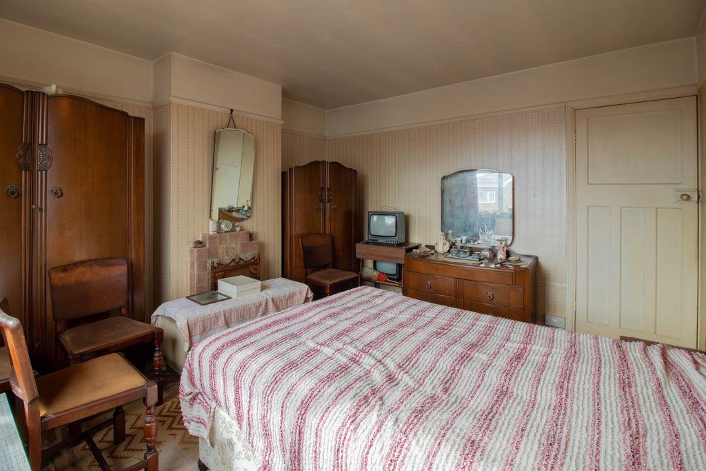 Bedroom 1 (Double)