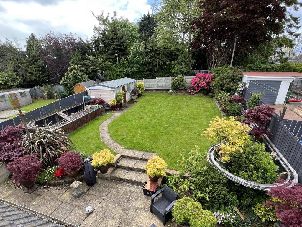 6 Hillcrest View, Larkhall, South Lanarkshire 3 bed detached villa £