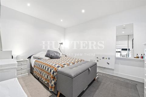 1 bedroom flat to rent - West Hampstead Mews, London, NW6 3BB