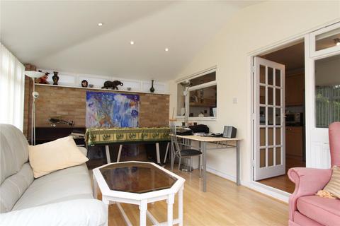 8 Fox Covert, Lightwater, GU18 5TU