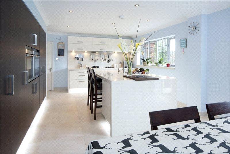 Kitchen/Breakfast Rm