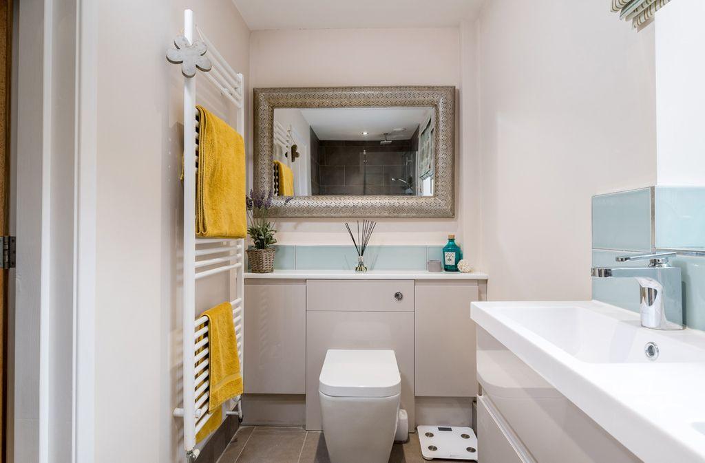 Ensuite to Bed 1