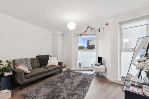 2 bedroom flat to rent, Highland Court, 57 Cudworth Street, London