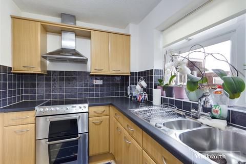 Studio for sale, Mentmore Court, Stanmore HA7