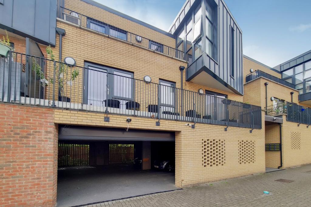 7a Odeon Parade, Well Hall Road, Eltham, SE9 1 bed apartment for sale