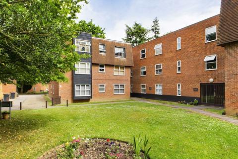 Flat 40, Bovingdon Court Windsor Close, Bovingdon, Hemel Hempstead, HP3 0QU