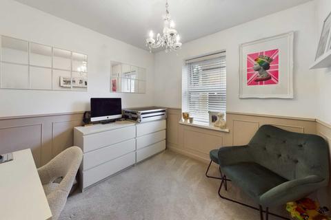 Flat 40, Bovingdon Court Windsor Close, Bovingdon, Hemel Hempstead, HP3 0QU