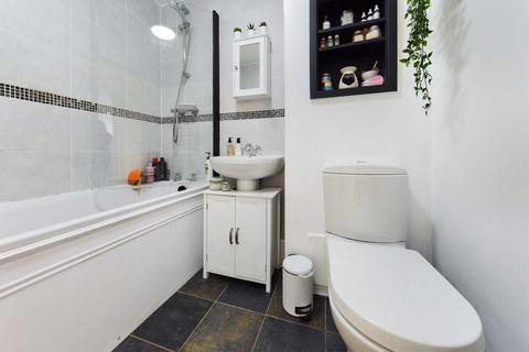 Flat 40, Bovingdon Court Windsor Close, Bovingdon, Hemel Hempstead, HP3 0QU