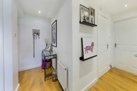 Flat 40, Bovingdon Court Windsor Close, Bovingdon, Hemel Hempstead, HP3 0QU